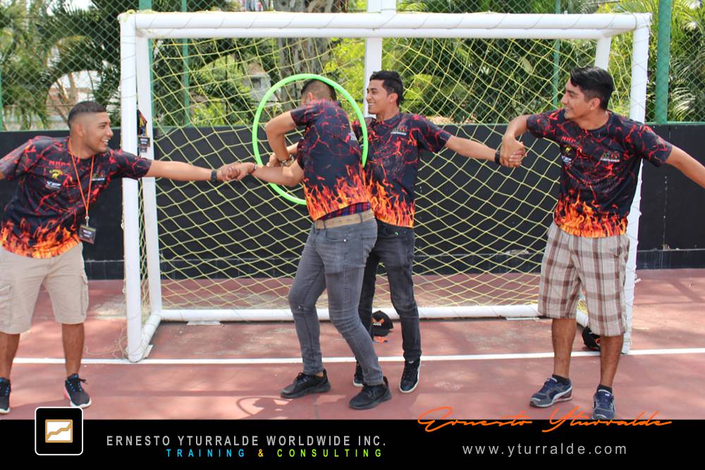 Team Building Corporativo LATAM con talleres de cuerdas aplicados a equipos corporativos